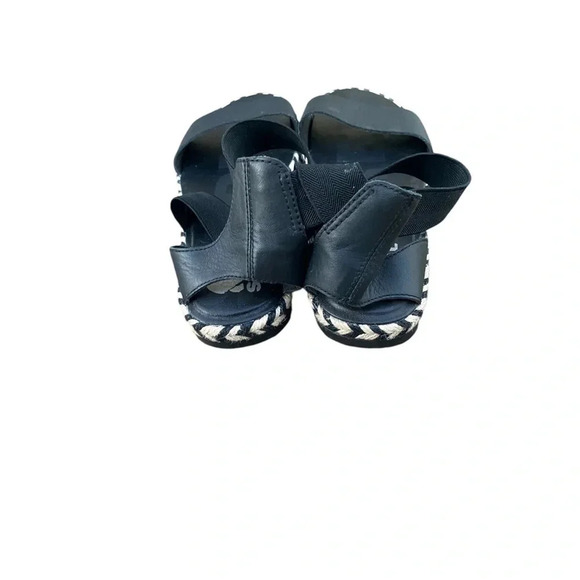 Sorel black leather flat sandal size 8 - Picture 5 of 6